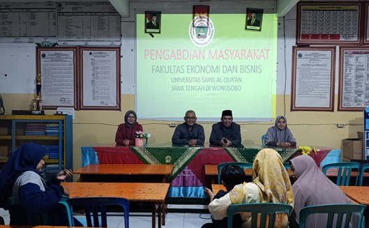 Pengabdian Masyarakat Fakultas Ekonomi dan Bisnis UNSIQ "Manajemen Keuangan Pengelola Bank Sampah di Desa Campursari Kec. Kertek Kab. Wonosobo"
