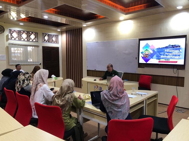 Transformasi Akademik FEB UNSIQ Melalui Publikasi Dan Presentasi Internasional Para Dosen Muda dengan Menguatkan Jejaring Global yang Siap Berprestasi Di Panggung Internasional